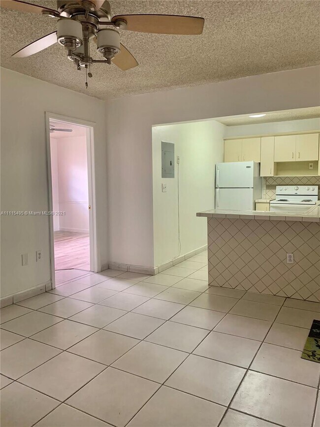 Building Photo - 1250 W 26th Pl