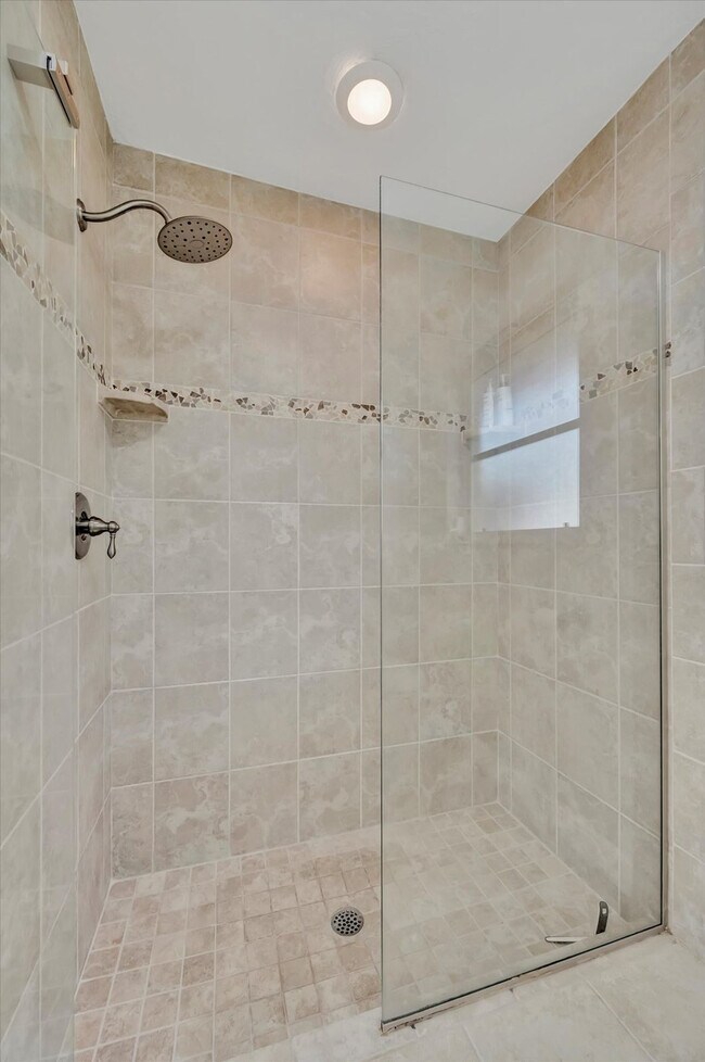 Building Photo - 1038 Contento St