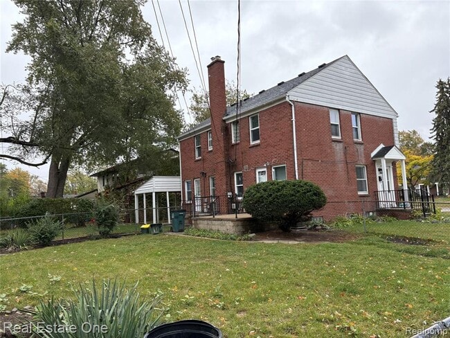 Building Photo - 1601 E 4th St