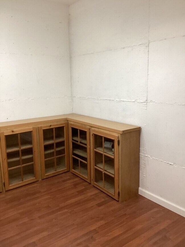 Building Photo - Charming Edmonds Condo with Two Garages an...