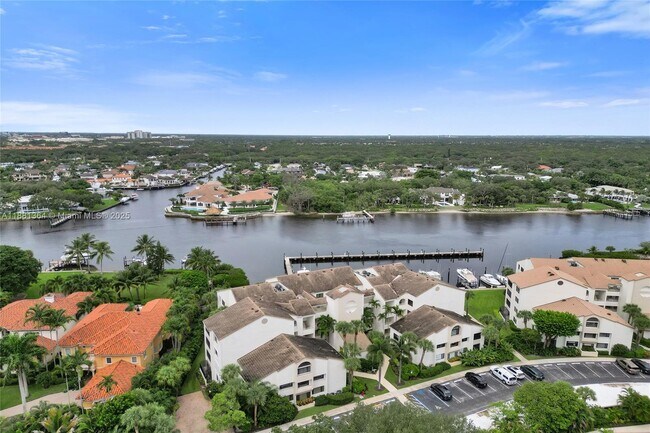 Building Photo - 925 Oak Harbour Dr