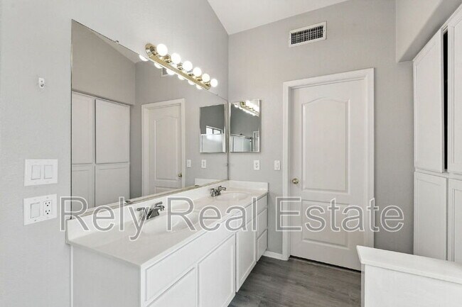 Building Photo - 12568 W Almeria Rd