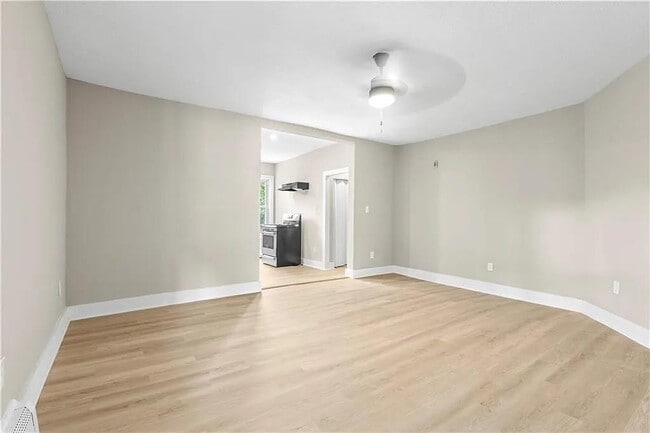 Building Photo - 715 Elm St