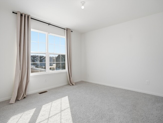 Building Photo - 6246 Hawthorne Ave