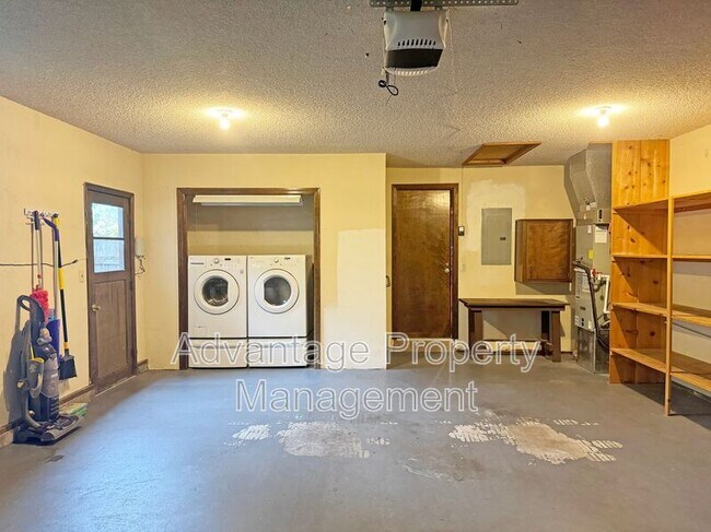 Building Photo - 2350 NW Green Cir