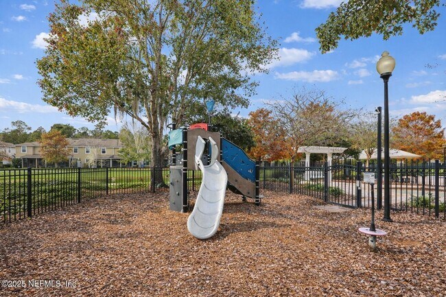 Building Photo - 845 Black Cherry Dr S