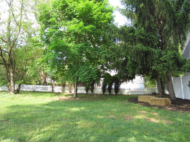 Building Photo - 22 Lasatta Ave