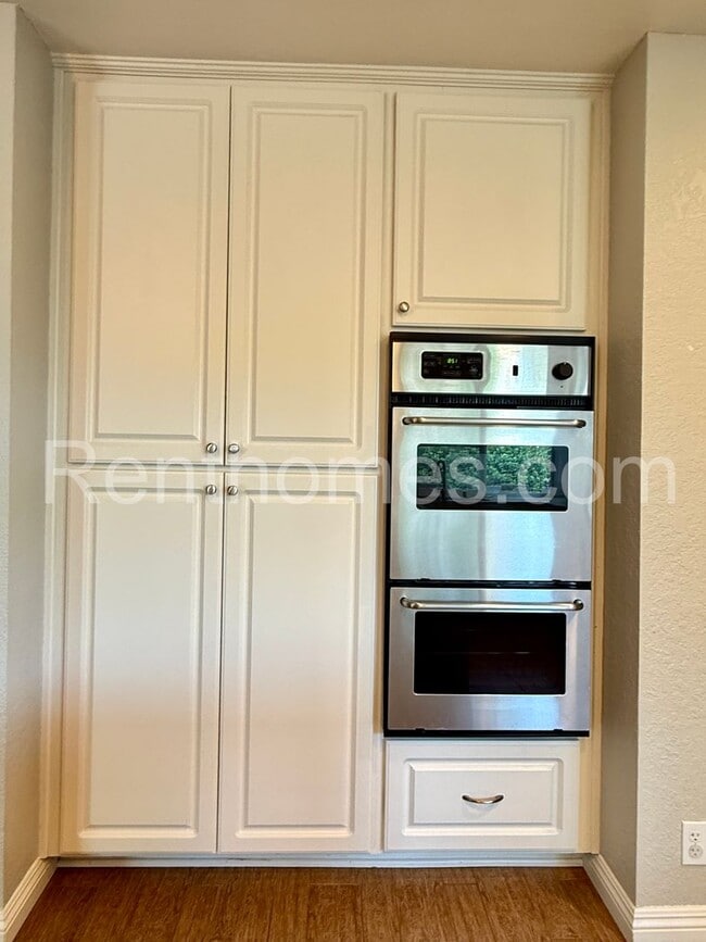 Building Photo - 1230 Granada Way