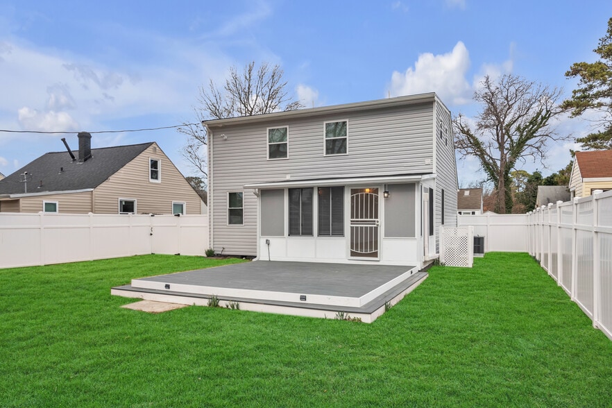 Building Photo - 8 E Preston St