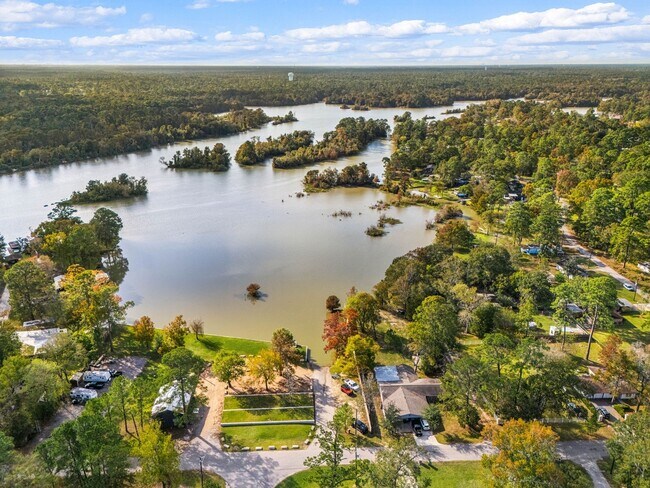 Building Photo - 340 Magnolia Dr