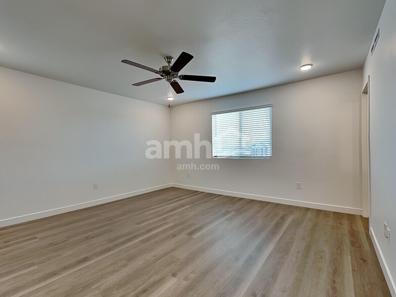 Building Photo - 9717 W Tamarisk Ave