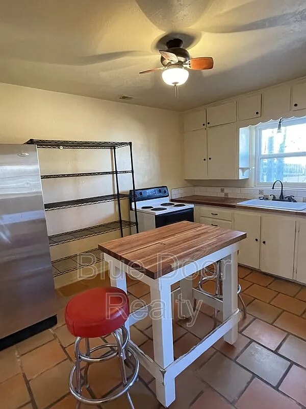 Building Photo - 1001 Jackson St SE