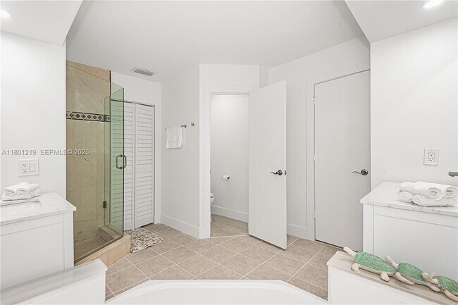 Building Photo - 216 SE 9th St