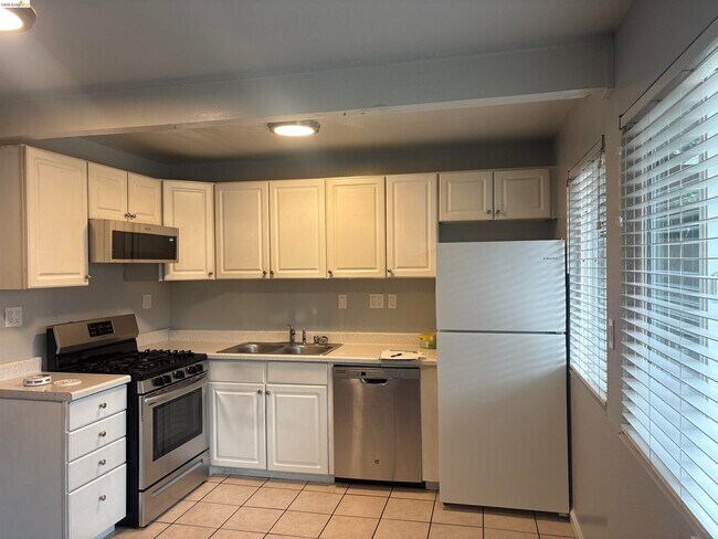 Building Photo - 4462 Clayton Rd