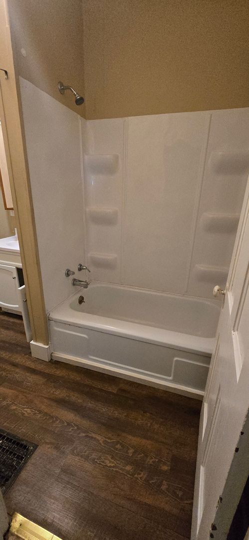 Building Photo - 1 Bedroom - All utilities included!