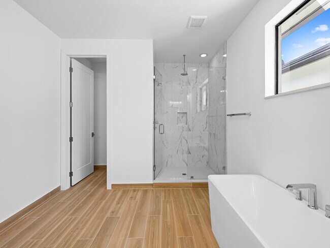 Building Photo - 1446 SW 23rd St