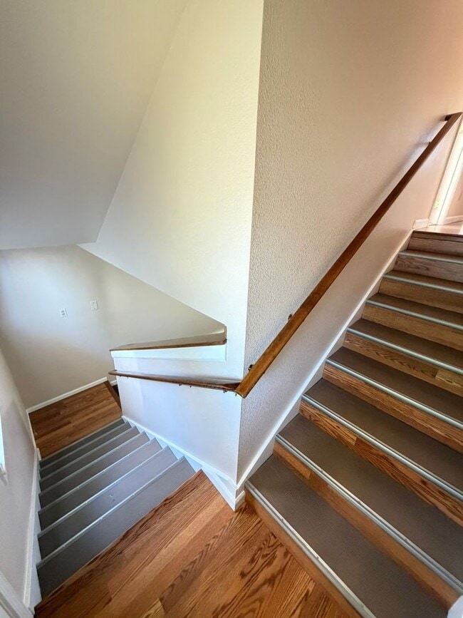 Building Photo - Newly Updated 2 Bedroom!