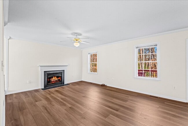 Building Photo - Near VRE and I-95!