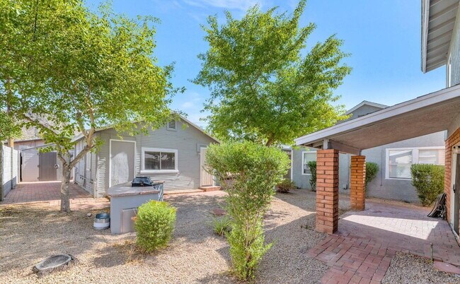Building Photo - UPDATED PHOENIX RENTAL – 3 BED, 2 BATH NEAR SHOPS, DINING & TRAILS