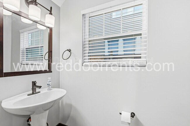 Building Photo - 416 Eastern Ave