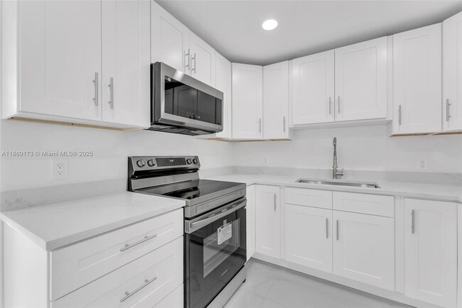 Building Photo - 1390 SW 50th Ave