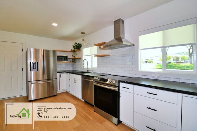 Building Photo - 1225 Manzanita Hills Ave