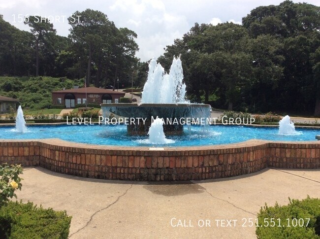 Building Photo - 156 Short St