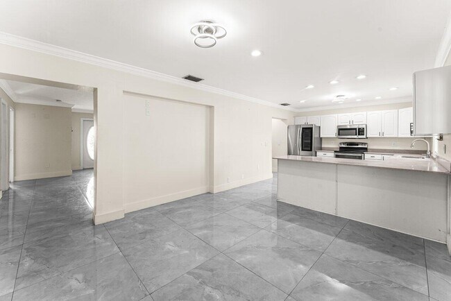 Building Photo - 110 W Rubber Tree Dr