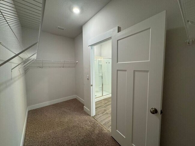 Building Photo - Gulf Breeze - Sailfish Pointe - 4 bedroom, 3 bathroom w/ 3 car garage