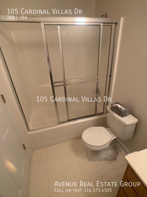 Building Photo - Spacious 3-Bed Condo with Bonus Room & Gar...