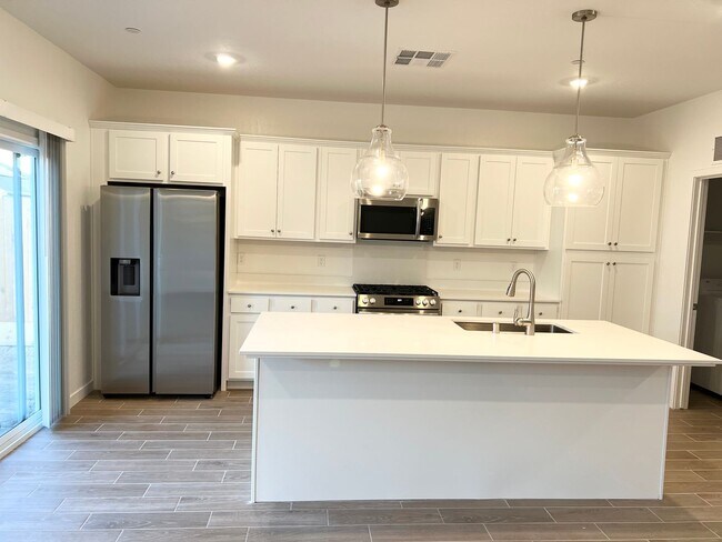 Building Photo - Charming 3-Bedroom Single Story Home for Rent