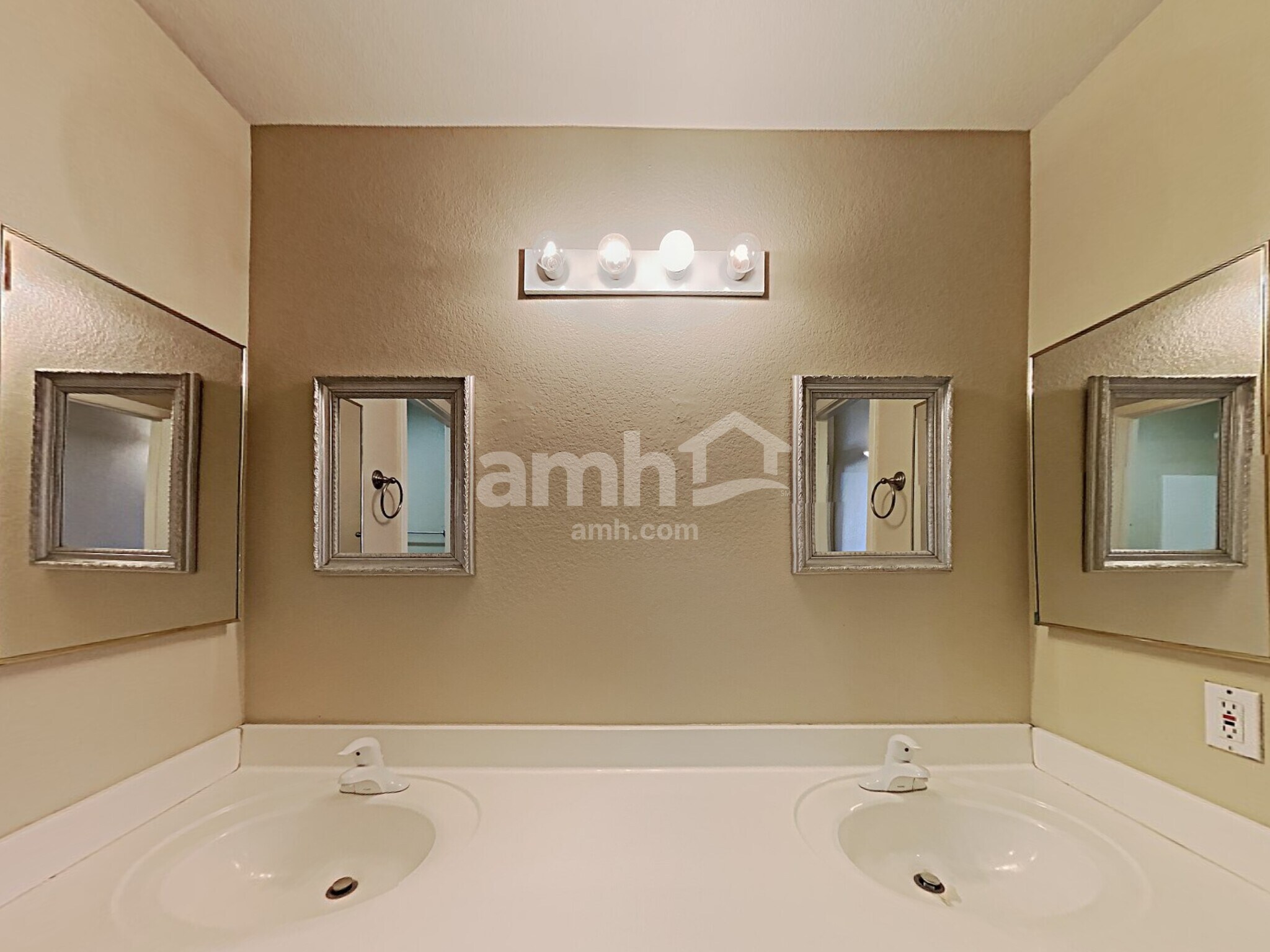 Building Photo - 15810 W Durango St