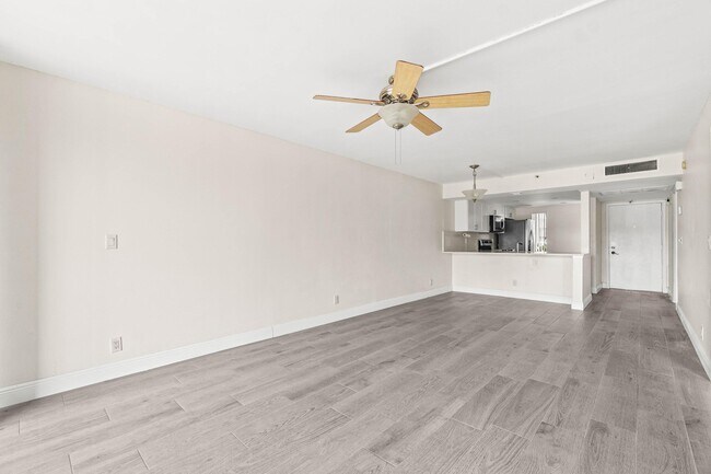 Building Photo - 17 Royal Palm Way
