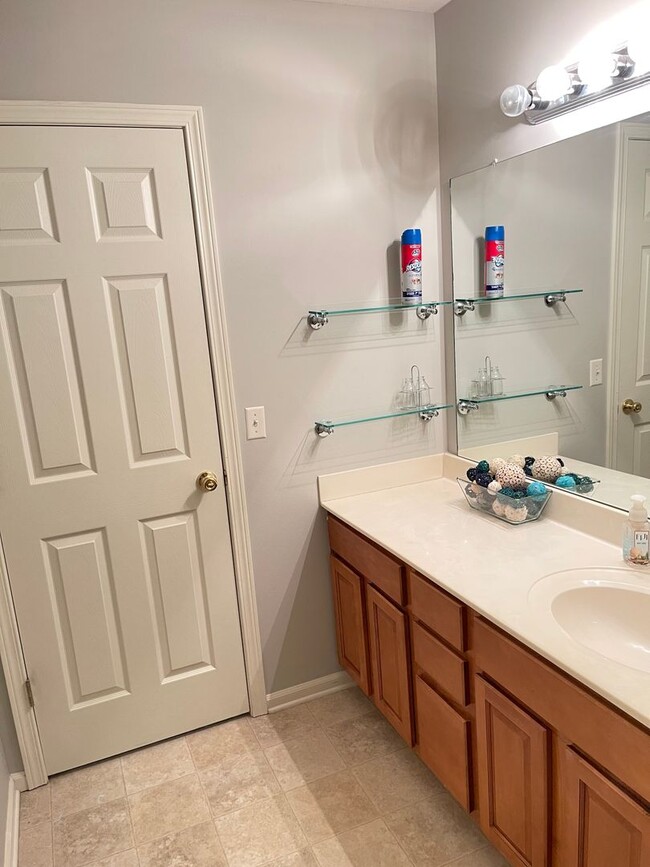 Building Photo - Beautiful 4 bed 2.5 bath 3000+sq ft