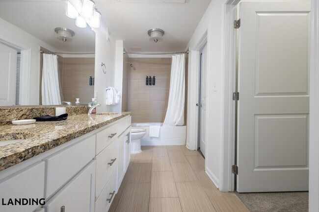 Building Photo - 4921 Pretty Lake Ave