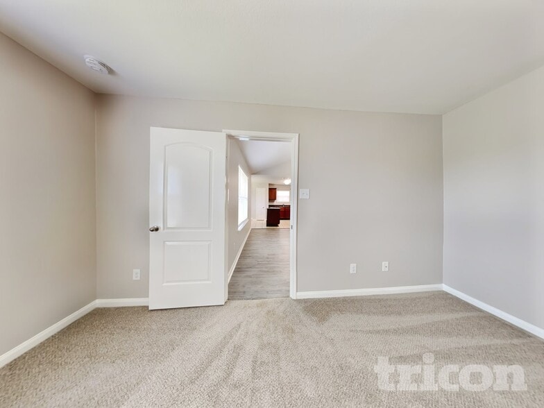 Building Photo - 329 Shoshone Ridge Dr