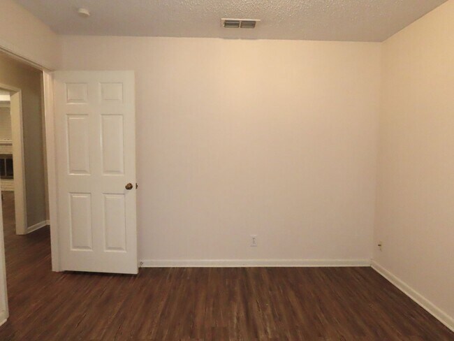 Building Photo - South Tyler! Beautiful 4 Bedroom, 3 Bath House