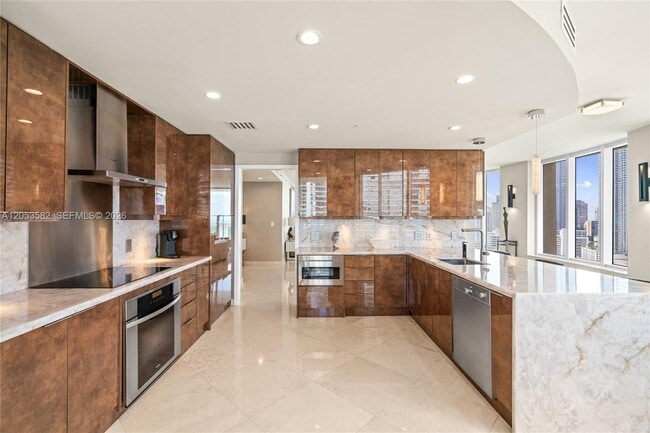 Building Photo - 901 Brickell Key Blvd