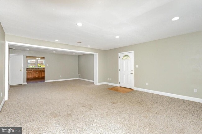 Building Photo - 3430 Little Hunting Creek Dr