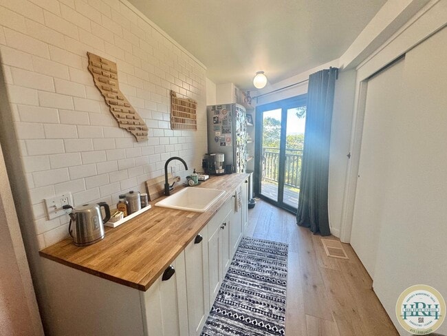 Building Photo - Tranquil & Sun Drenched 3BR|3BR in Heart o...