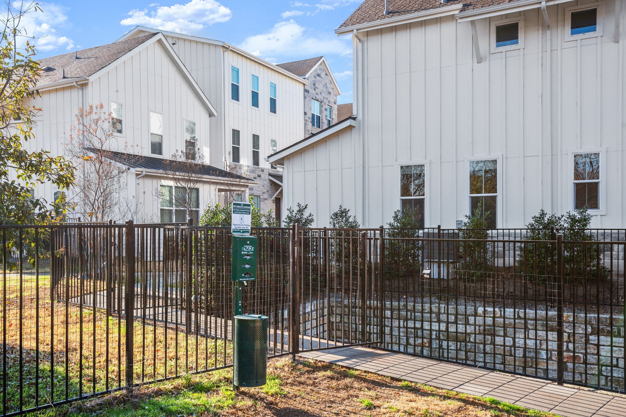 Building Photo - 2624 Metcalfe Rd