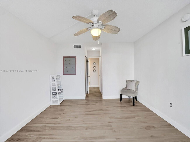 Building Photo - 1351 NE Miami Gardens Dr