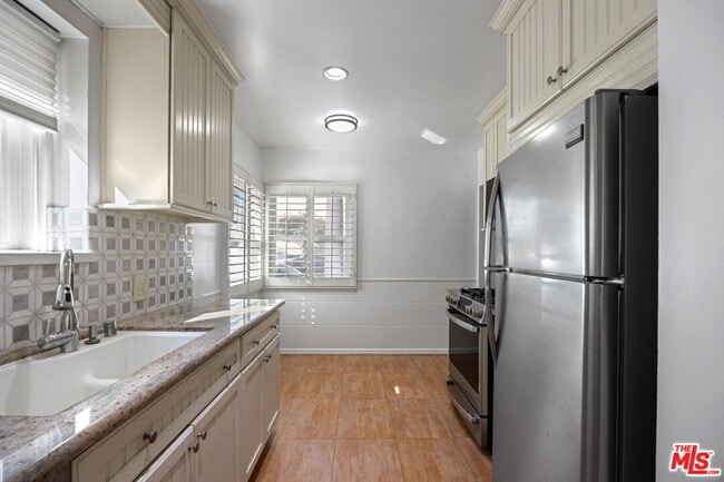 Building Photo - 1512 Ocean Park Blvd