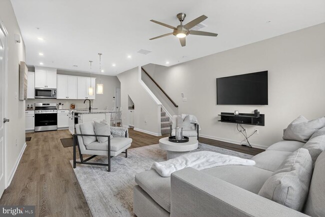 Building Photo - 9427 James MacGowan Ln