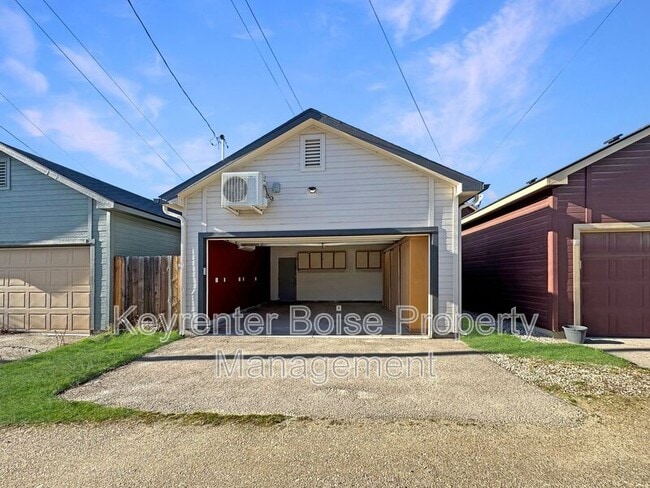 Building Photo - 1838 S Latah St