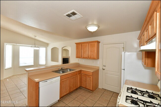 Building Photo - 3112 Tierra Ayala Dr