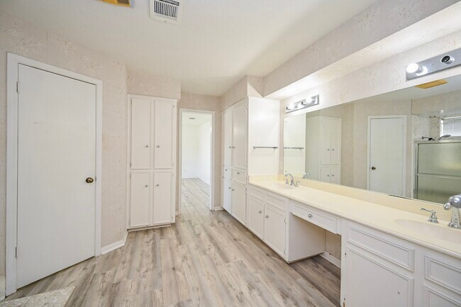 Building Photo - 7735 Quail Meadow Dr