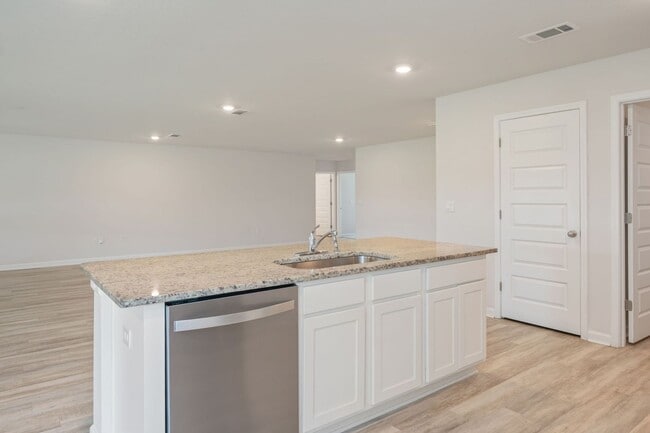 Building Photo - AVAILABLE NOW | BEAUTIFUL 5 BEDROOM, 3 BATH HOME IN MILTON WITH LARGE BACK YARD