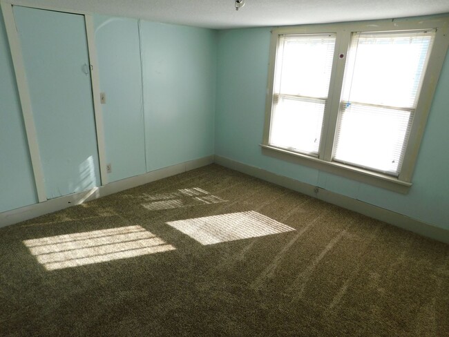 Building Photo - Quaint 3 bedroom/1 bath House in Augusta, KS!