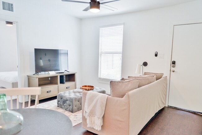 Building Photo - 2300 Stanford St